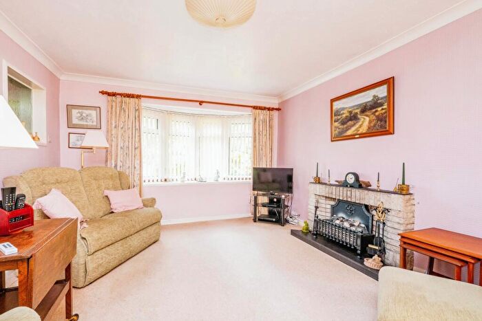 4 Bedroom Detached House For Sale In The Fairway, Midhurst, West Sussex, GU29