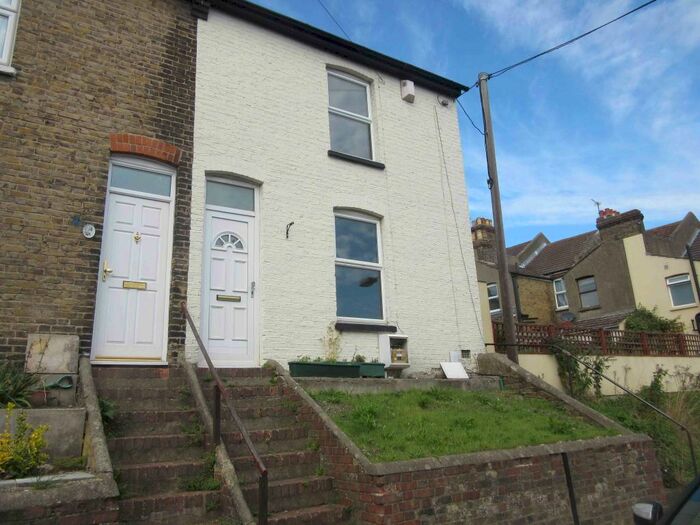 2 Bedroom Terraced House To Rent In Cavendish Road, Rochester, Kent, ME1