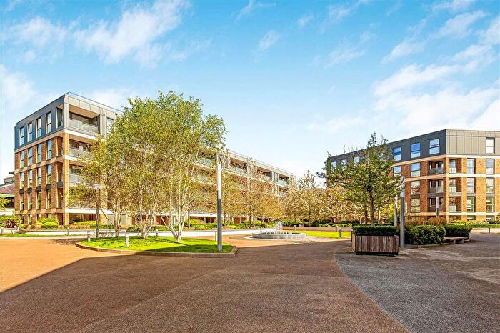 2 Bedroom Flat To Rent In Levett Square, Levett Square, TW9