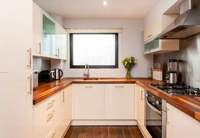 2 Bedroom Maisonette To Rent In City Road, Angel, EC1V