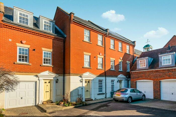 3 Bedroom Town House To Rent In Frobisher Gardens, Emsworth, PO10