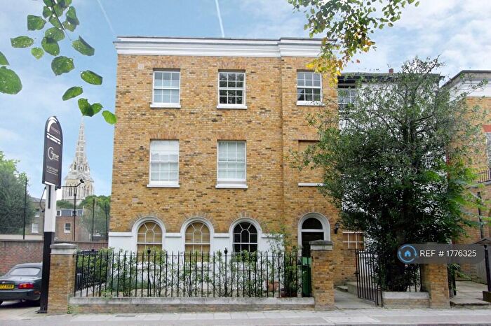 3 Bedroom Maisonette To Rent In Grove Lane, London, SE5