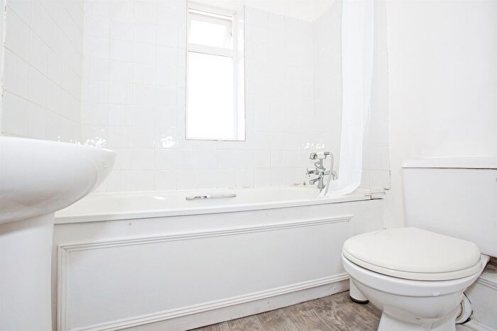 3 Bedroom Detached Bungalow For Sale In St. Michaels Avenue, Yeovil, BA21