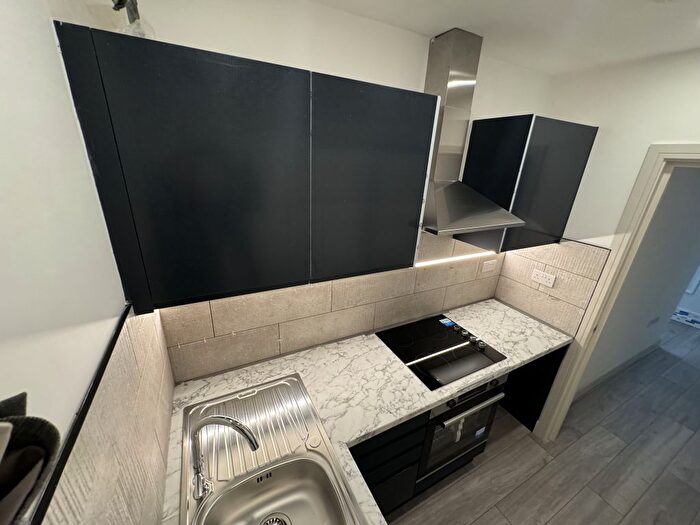 1 Bedroom Flat To Rent In Streatham High Road, London, SW16