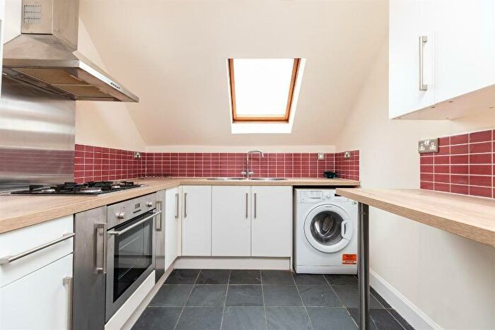 3 Bedroom Flat To Rent In Croft Park, Craigie, Perthshire, PH2