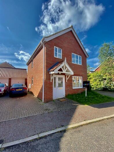 4 Bedroom Detached House To Rent In Swallow Tail Close, Norwich, NR5
