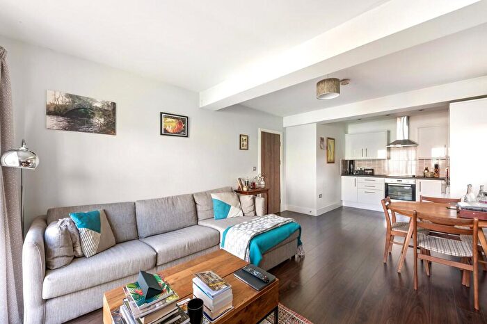 2 Bedroom Apartment For Sale In Oakview Apartments, London, N17