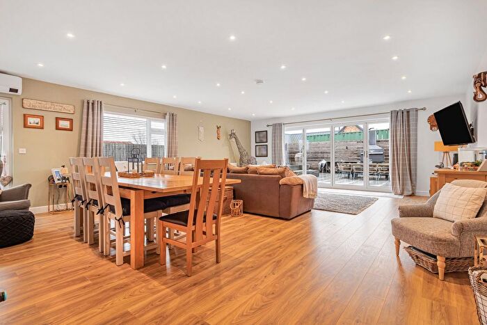 4 Bedroom Detached Bungalow For Sale In Witcham Road, Mepal, CB6