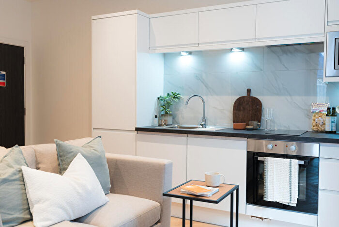 Apartment To Rent In Apt, Churchill House Residence #, LG06