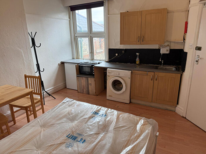 Flat To Rent In London, NW11