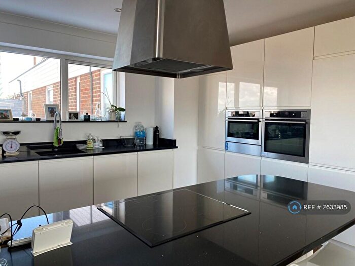 2 Bedroom Penthouse To Rent In Park Lodge, Eastbourne, BN21