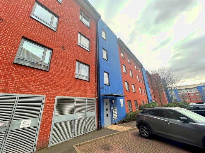 2 Bedroom Flat To Rent In Cleeve Way, Sutton, SM1