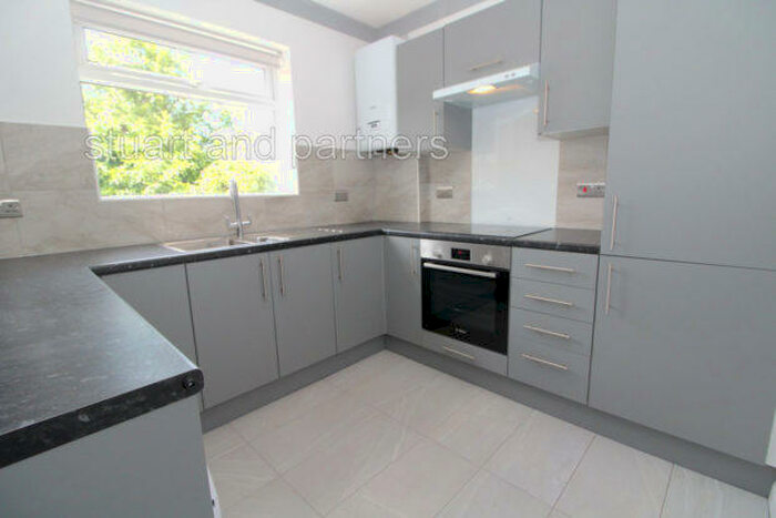 2 Bedroom Flat To Rent In Embassy Court, Sydney Road, Haywards Heath, RH16