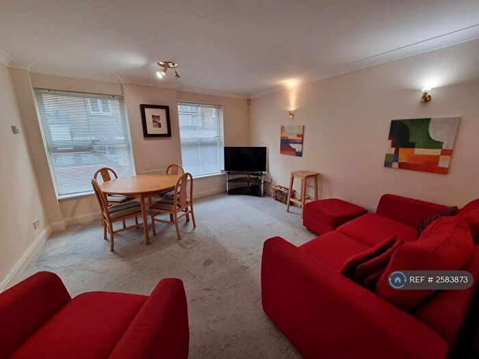 2 Bedroom Flat To Rent In Sapphire Court, London, E1