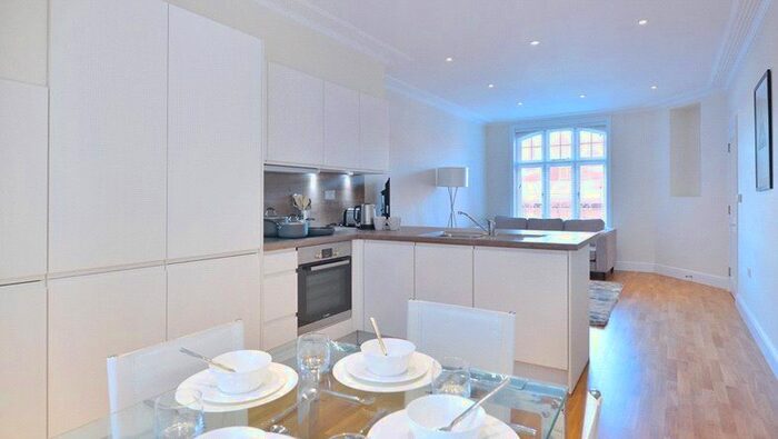1 Bedroom Flat To Rent In Hamlet Gardens, Ravenscourt Park, London W6