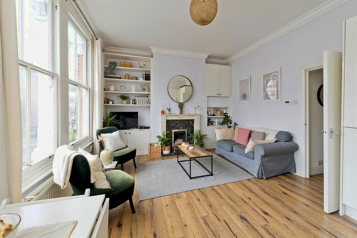 2 Bedroom Flat To Rent In St. Helens Gardens, London, W10