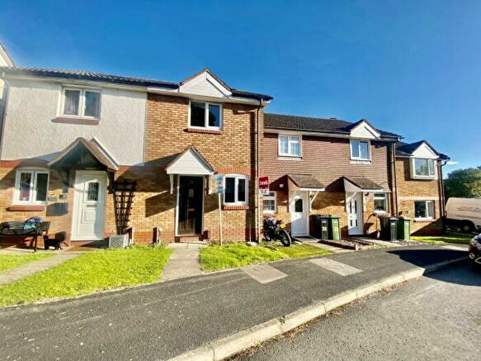 2 Bedroom House To Rent In Devonshire Gardens, Bursledon, Southampton, SO31