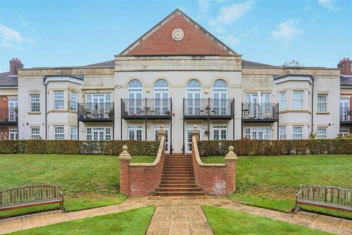 2 Bedroom Flat To Rent In Holly Lane East, Banstead, SM7