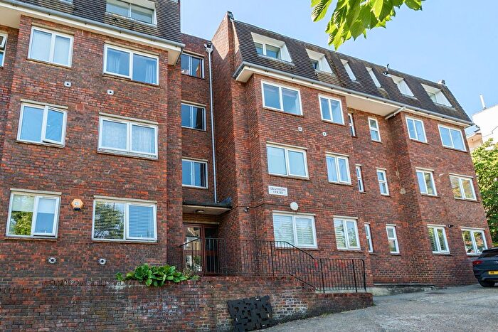 2 Bedroom Flat For Sale In Westwood Hill, London, SE26