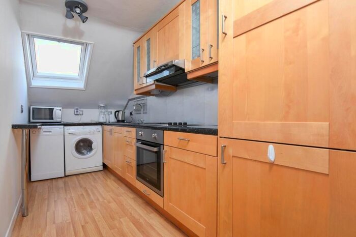 1 Bedroom Flat To Rent In Sheen Park, Richmond, TW9