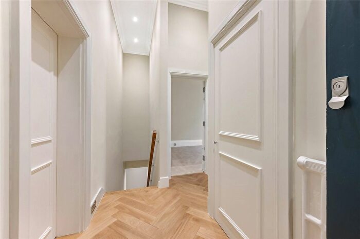 2 Bedroom Flat For Sale In Chesham Street, London, SW1X