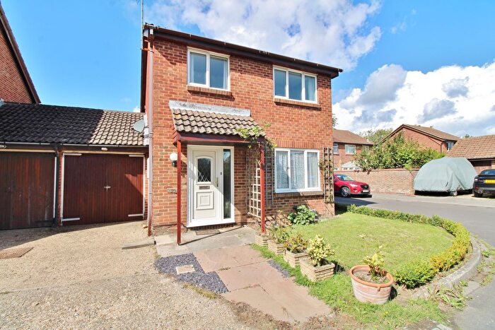 3 Bedroom Link Detached House For Sale In Kestrel Close, Stubbington, PO14