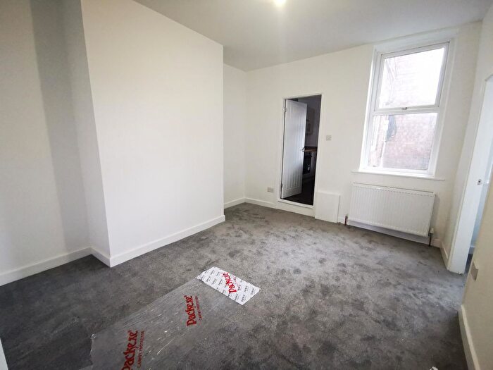2 Bedroom Flat To Rent In Bensham Crescent, Gateshead, NE8