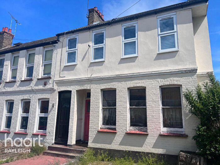3 Bedroom Maisonette To Rent In Ronald Park Avenue, Westcliff-on-sea, SS0