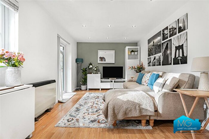 1 Bedroom Apartment To Rent In Chiltern Court, Pages Hill, Muswell Hill, N10