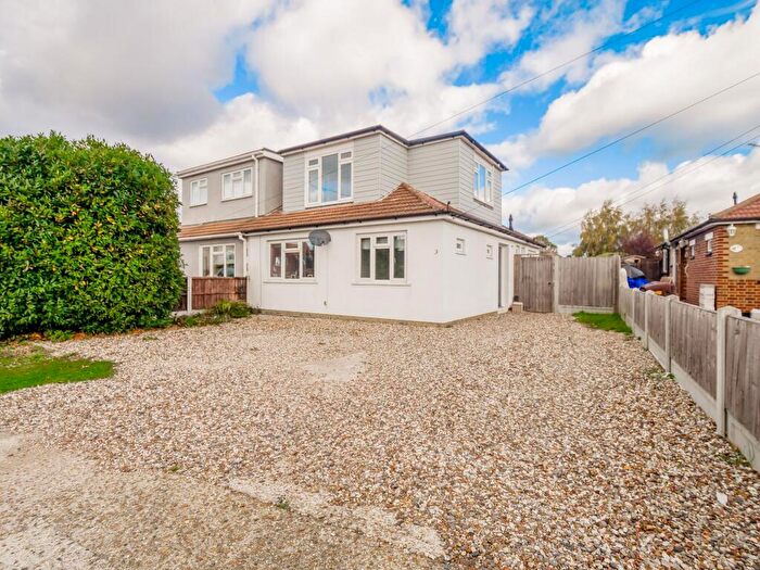 4 Bedroom Semi-Detached House For Sale In Chancel Close, Benfleet, SS7
