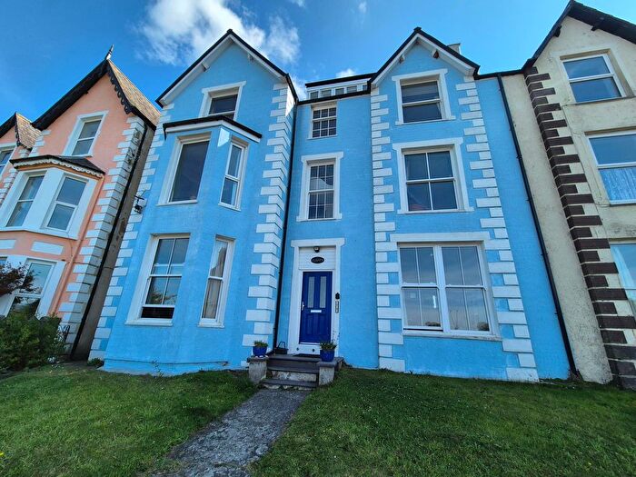 2 Bedroom Flat To Rent In Promenade, Llanfairfechan, LL33