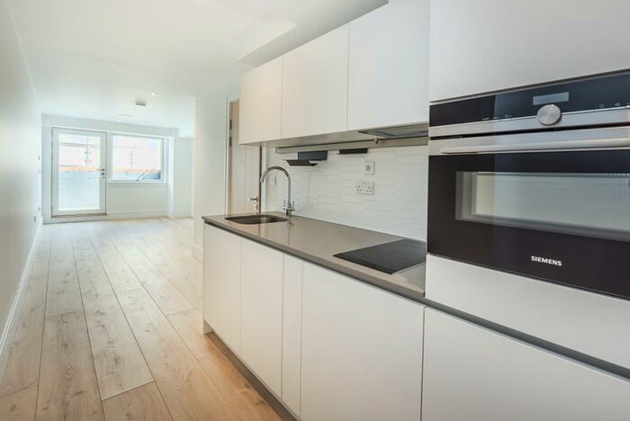 Flat To Rent In Princess Way Redhill, RH1