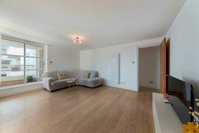 2 Bedroom Flat To Rent In Barrier Point Road, London, E16