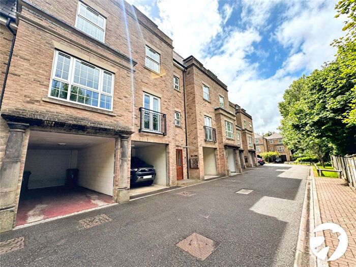2 Bedroom Flat For Sale In The Chimes, Bearsted, Maidstone, Kent, ME14