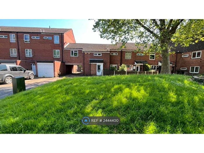 4 Bedroom End Of Terrace House To Rent In Ryehill Close, Nottingham, NG2