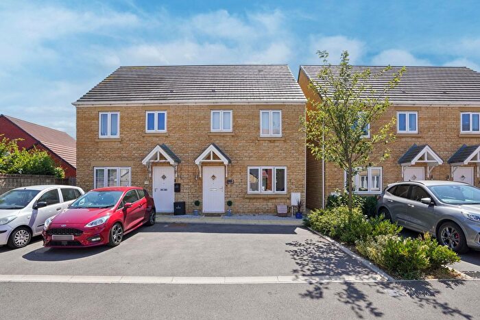 3 Bedroom Semi-Detached House For Sale In Rapide Crescent, Witney, OX29