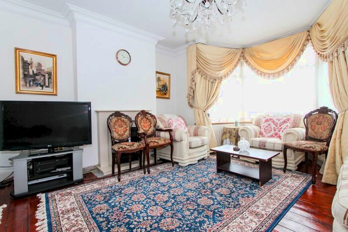 5 Bedroom Semi-Detached House To Rent In Sudbury Heights Avenue, Sudbury, Wembley, UB6