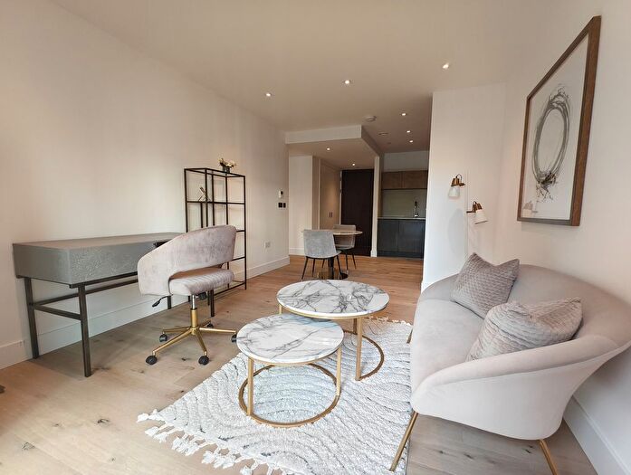 1 Bedroom Flat To Rent In Keybridge, London, SW8