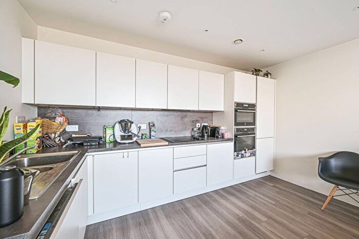 2 Bedroom Flat To Rent In Moorhen Drive, Hendon, London, NW9