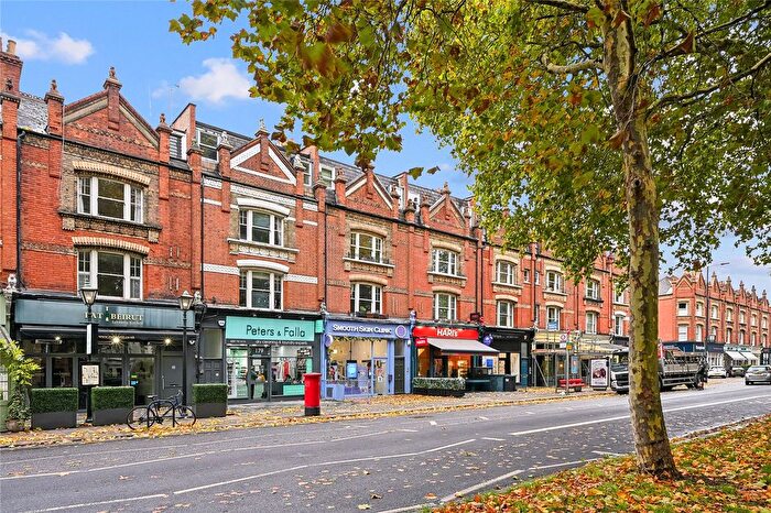 2 Bedroom Flat For Sale In New Kings Road, Fulham, London, SW6