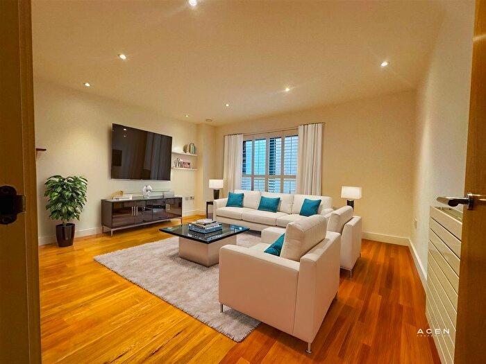 2 Bedroom Flat To Rent In Gaol Ferry Steps, Bristol, BS1