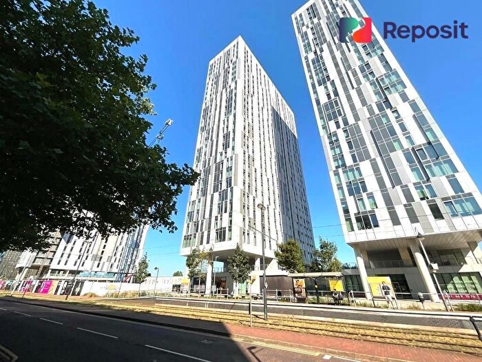 3 Bedroom Flat To Rent In Michigan Point, Michigan Avenue, Salford, M50