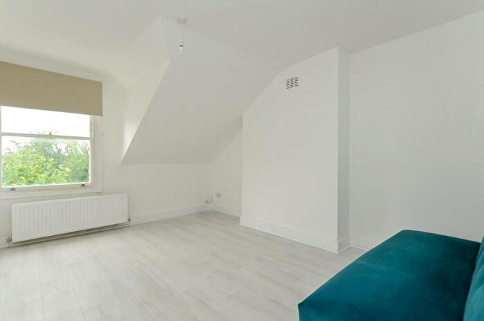 1 Bedroom Flat To Rent In Dunsmure Road, Stamford Hill, N16