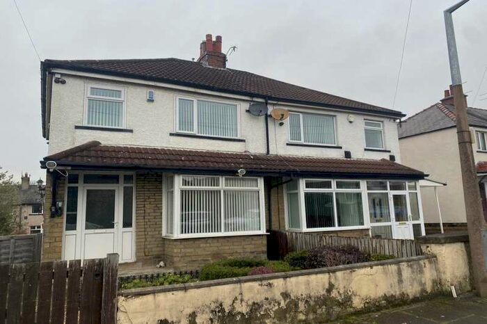 3 Bedroom Semi-Detached House To Rent In Kings Road, Bingley, BD16