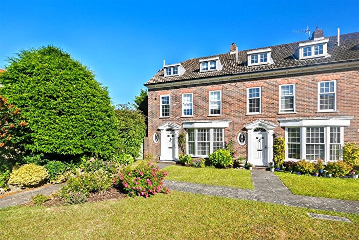 3 Bedroom End Of Terrace House For Sale In Chesterfield Gardens, Eastbourne, BN20