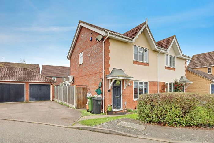 3 Bedroom Semi Detached House For Sale In Cheyne Court, Wickford, SS12