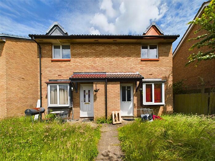 1 Bedroom Semi-Detached House For Sale In Juniper Way, Romford, RM3