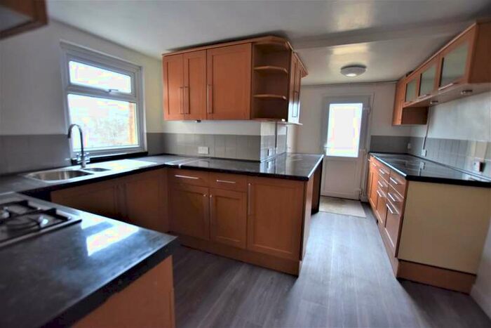 3 Bedroom End Of Terrace House To Rent In St Marys Grove, Gorse Hill, SN2