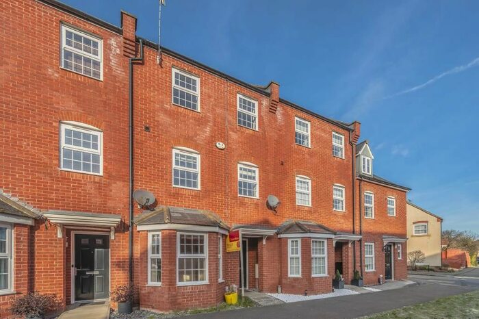 4 Bedroom Town House To Rent In Tawhill, Swindon, SN25