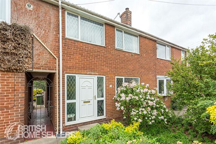 3 Bedroom Town House For Sale In Smithy Close, Crofton, Wakefield, West Yorkshire, WF4